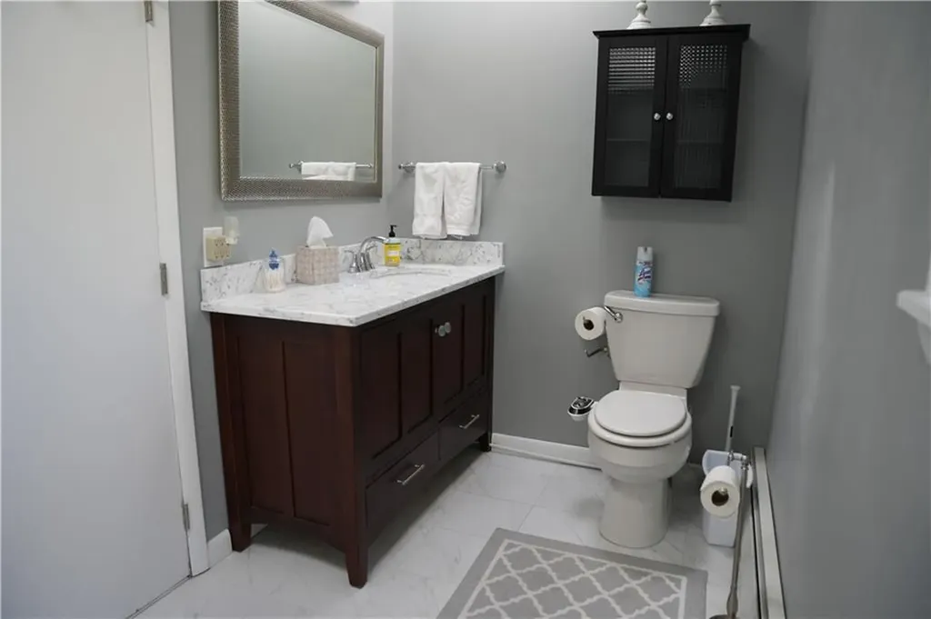 39 Lake Road Narragansett RI 02882