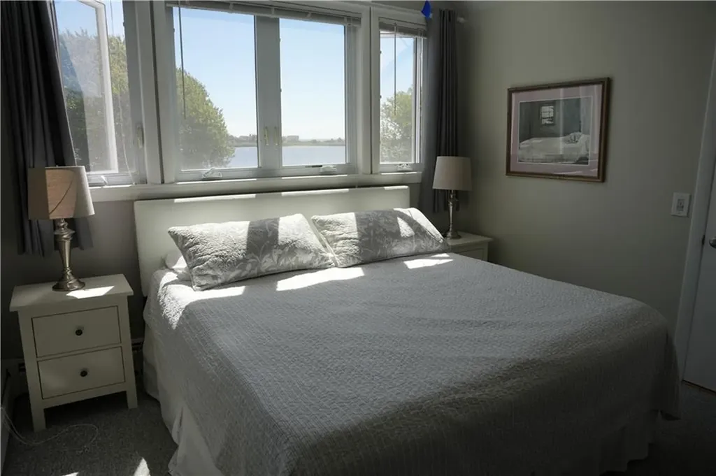 39 Lake Road Narragansett RI 02882