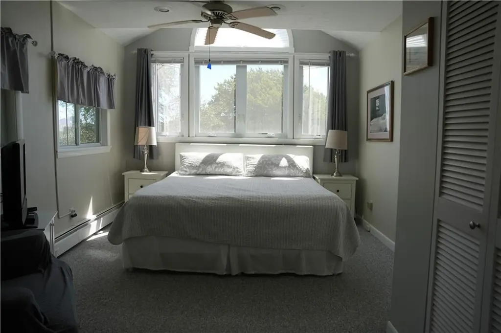 39 Lake Road Narragansett RI 02882