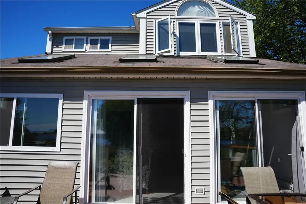 39 Lake Road Narragansett RI 02882