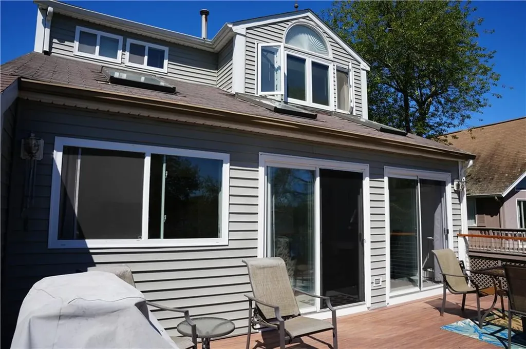 39 Lake Road Narragansett RI 02882
