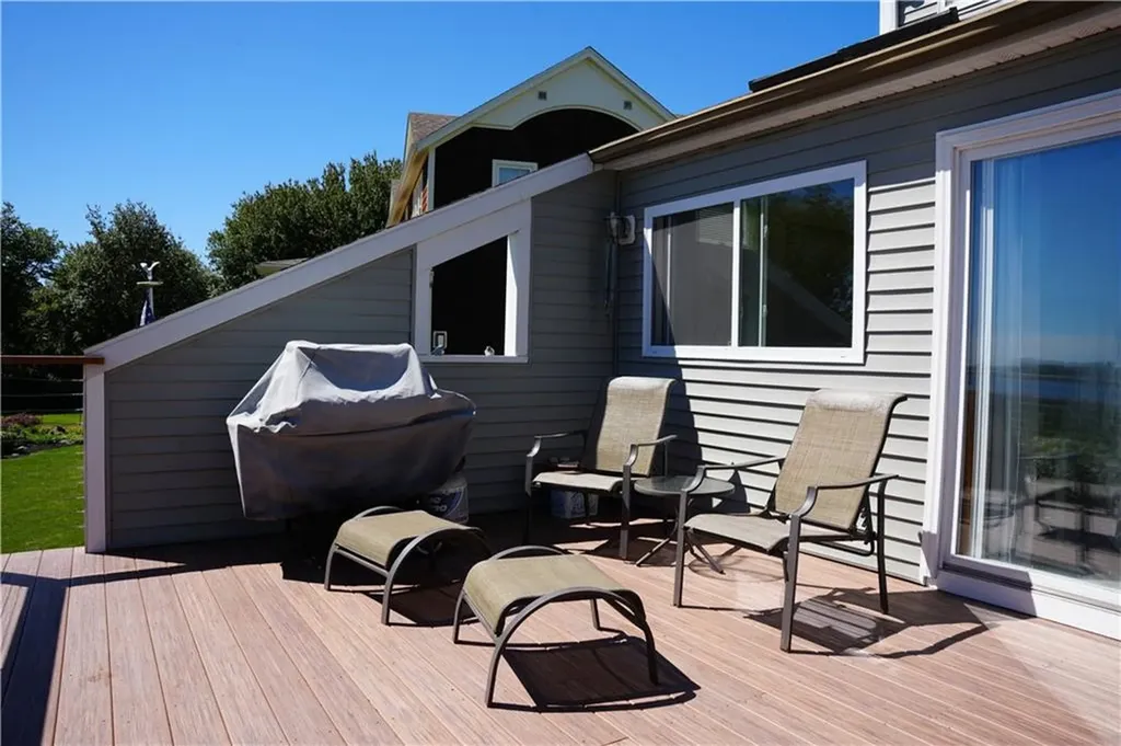 39 Lake Road Narragansett RI 02882