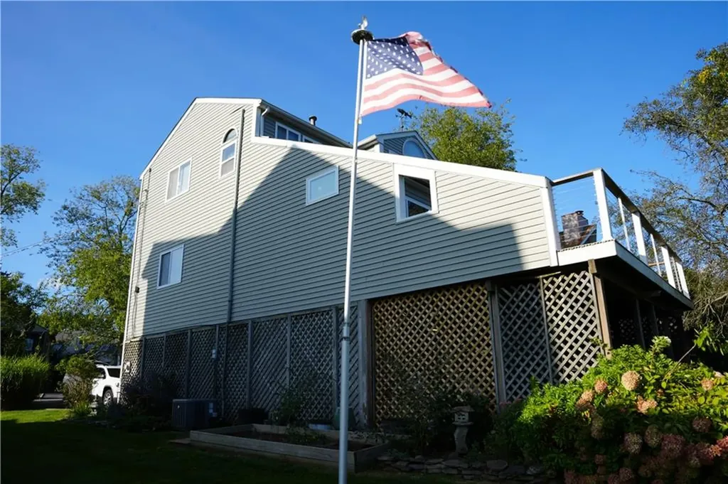 39 Lake Road Narragansett RI 02882