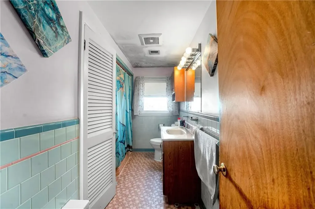 92 Weeden Avenue East Providence RI 02916