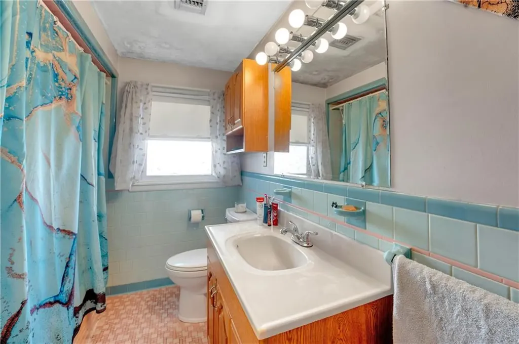 92 Weeden Avenue East Providence RI 02916