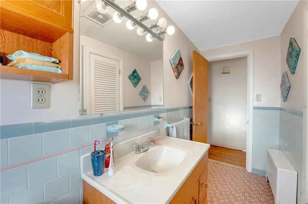 92 Weeden Avenue East Providence RI 02916