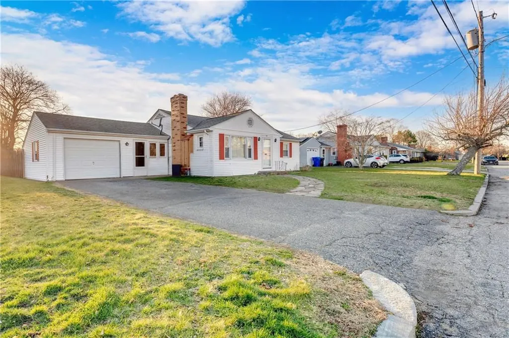 92 Weeden Avenue East Providence RI 02916