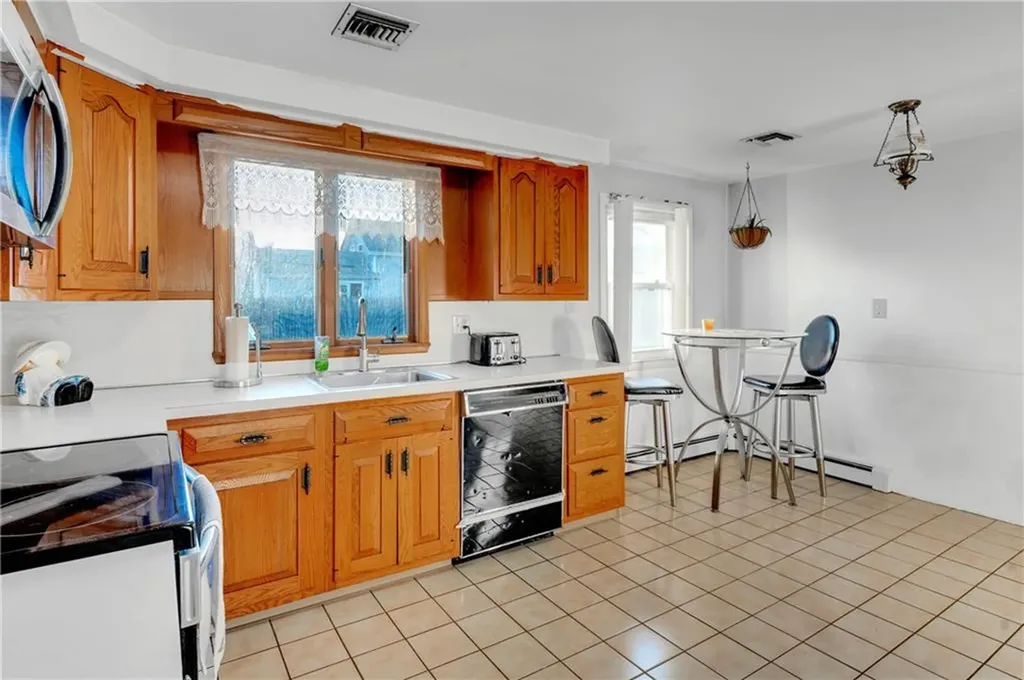 92 Weeden Avenue East Providence RI 02916