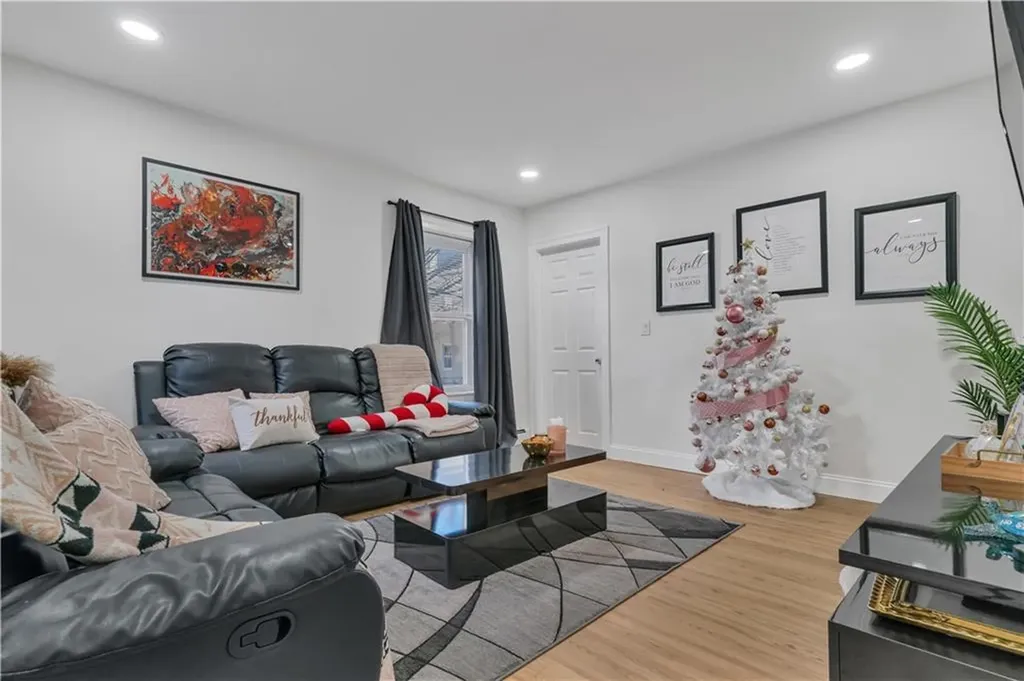 215 Kenyon Avenue Pawtucket RI 02861