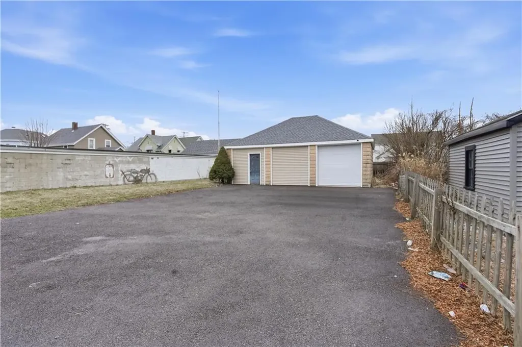 215 Kenyon Avenue Pawtucket RI 02861