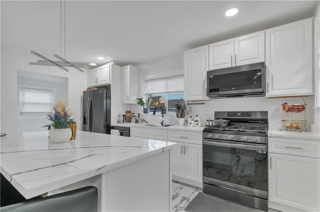 215 Kenyon Avenue Pawtucket RI 02861
