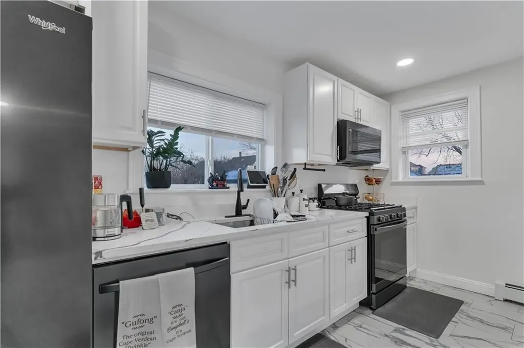 215 Kenyon Avenue Pawtucket RI 02861