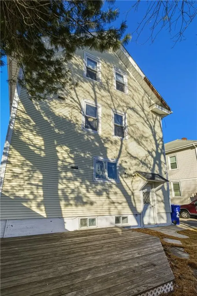 60 62 Hendricks Street Central Falls RI 02863