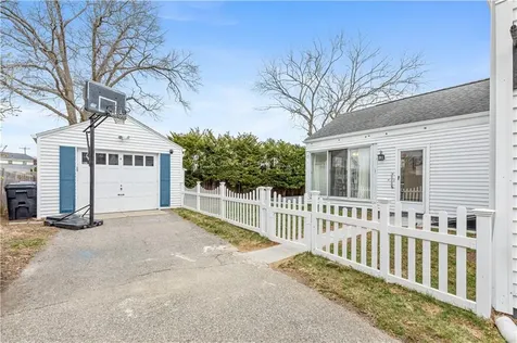61 Bishop Avenue East Providence RI 02916