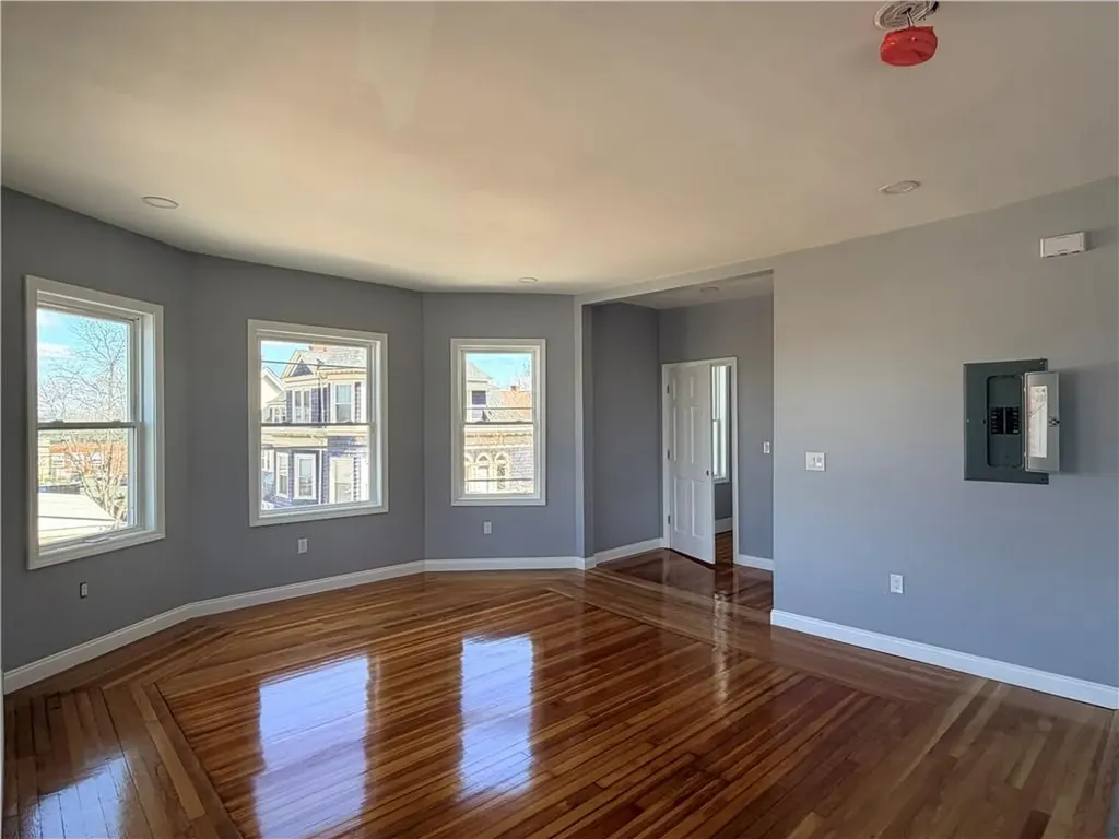 98 100 Whitmarsh Street Providence RI 02907