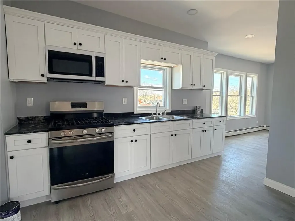 98 100 Whitmarsh Street Providence RI 02907