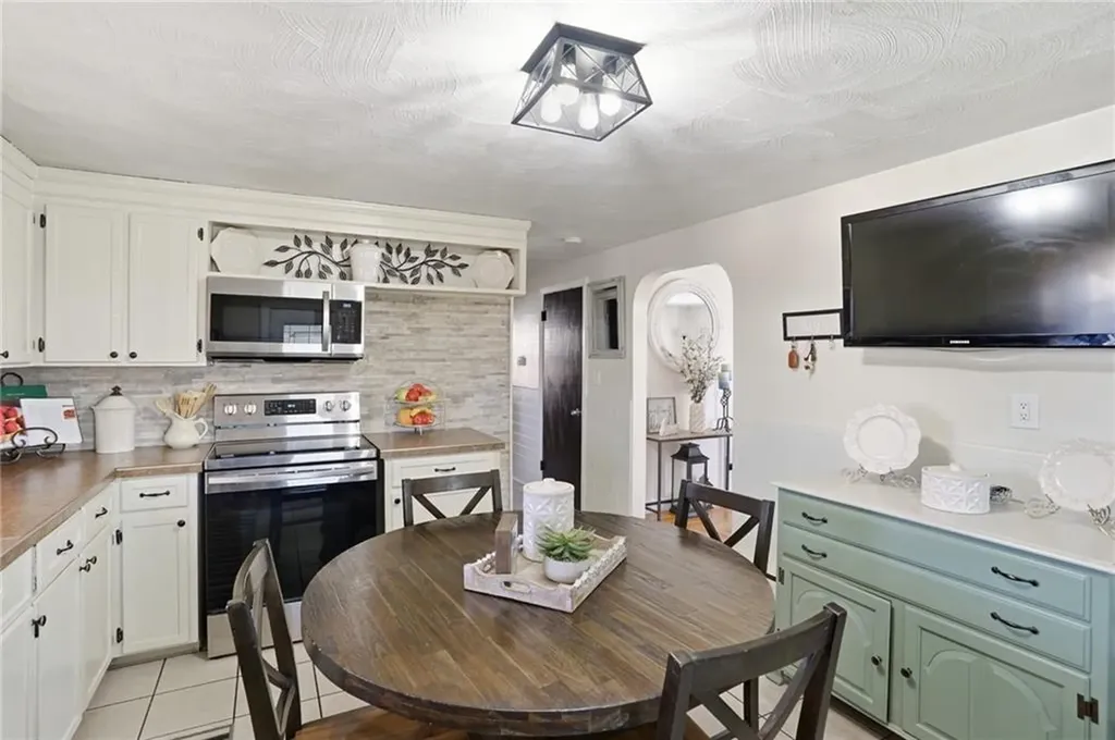 514 Killingly Street Johnston RI 02919