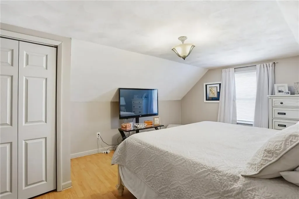 514 Killingly Street Johnston RI 02919