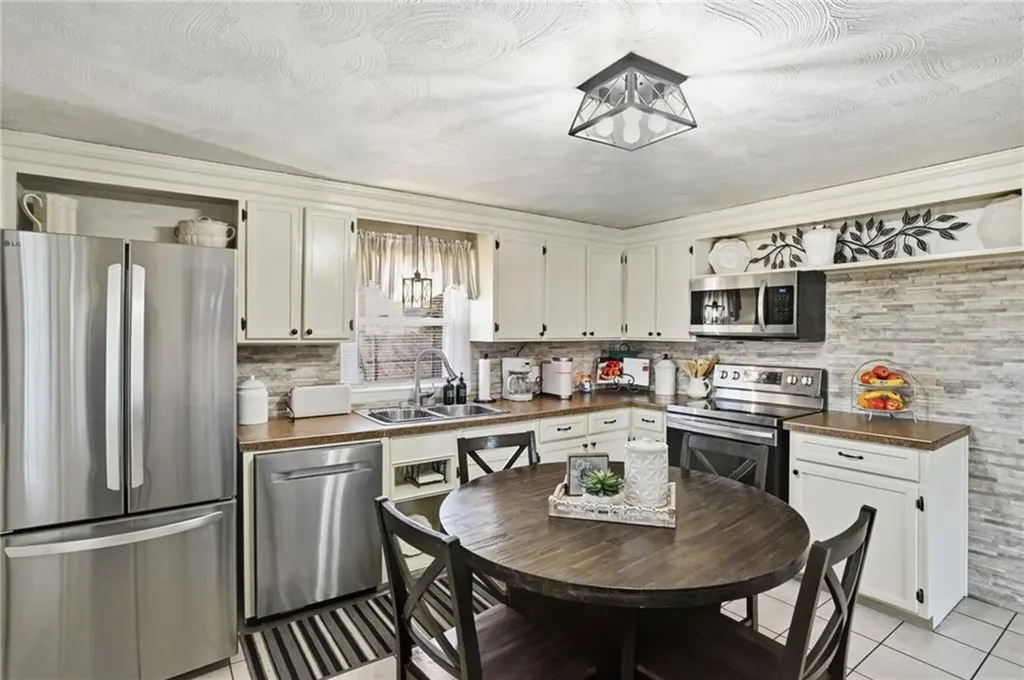 514 Killingly Street Johnston RI 02919