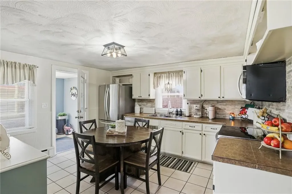 514 Killingly Street Johnston RI 02919