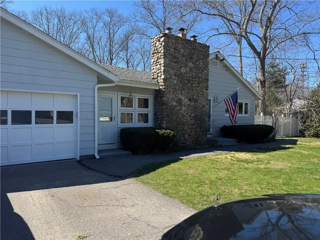 71 Crandall Road Tiverton RI 02878