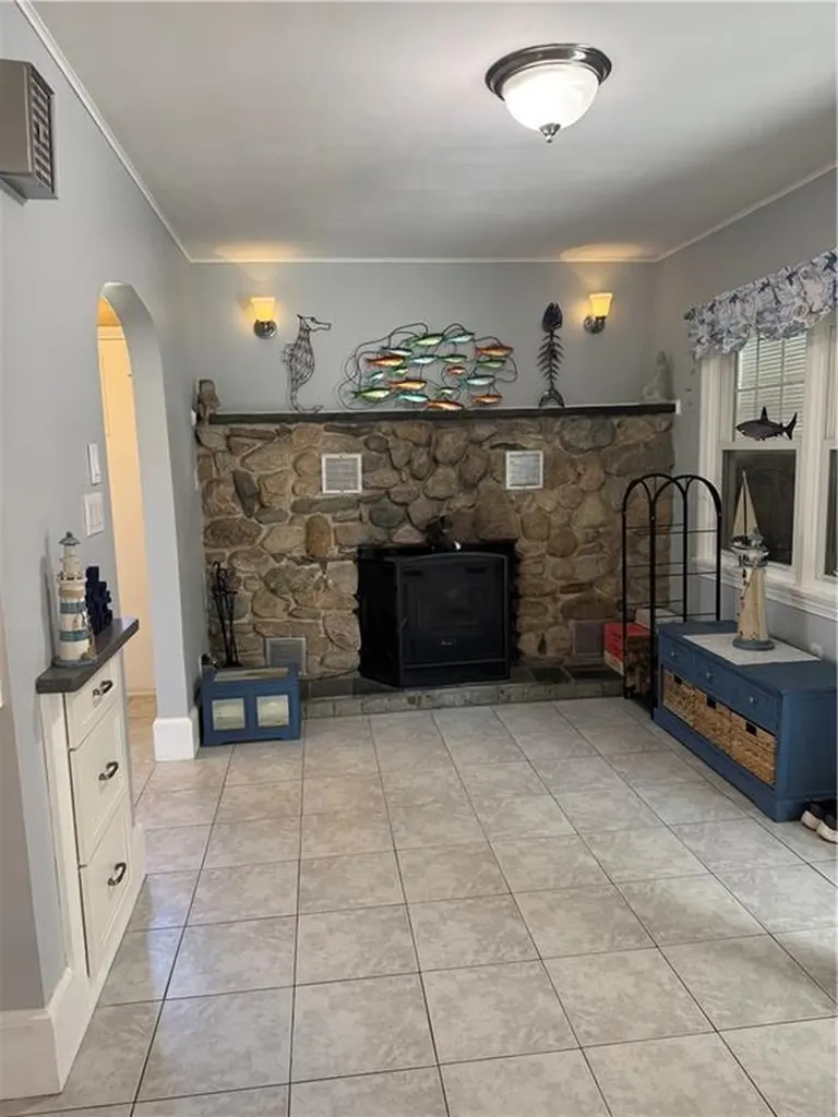 71 Crandall Road Tiverton RI 02878