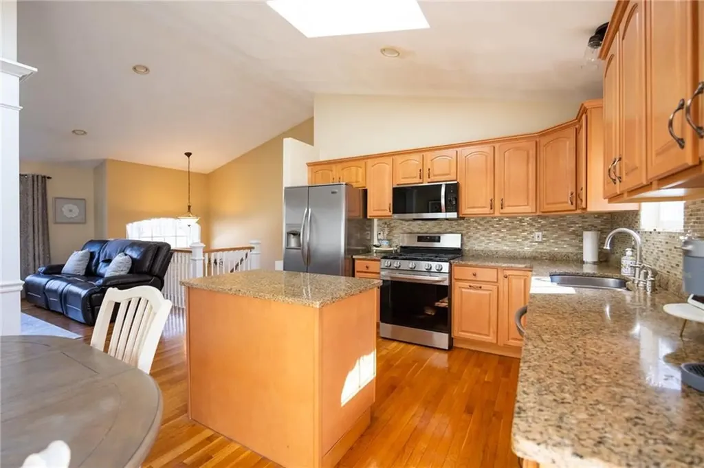367 Commonwealth Avenue Warwick RI 02886