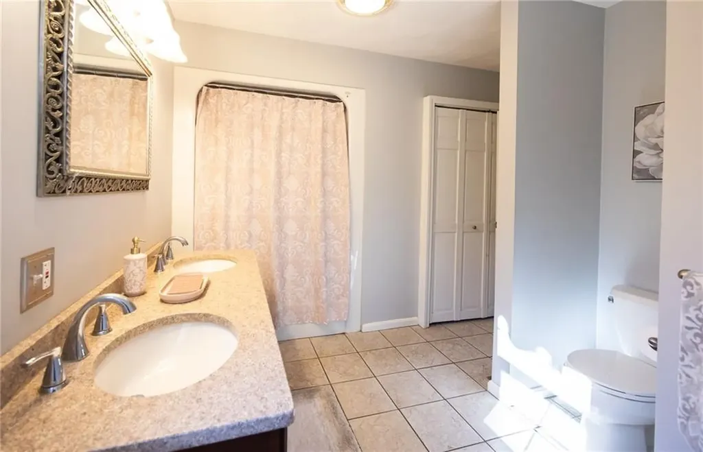367 Commonwealth Avenue Warwick RI 02886