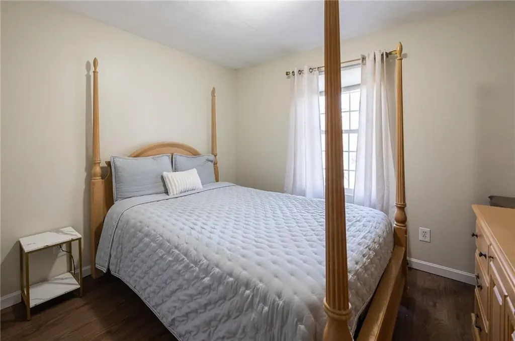 367 Commonwealth Avenue Warwick RI 02886