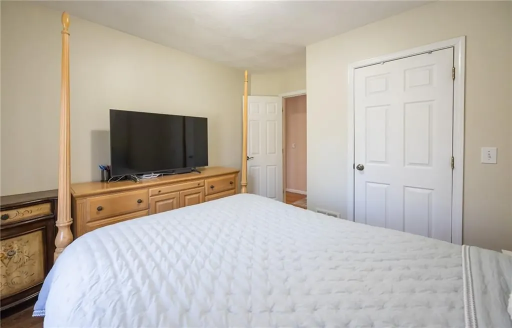 367 Commonwealth Avenue Warwick RI 02886