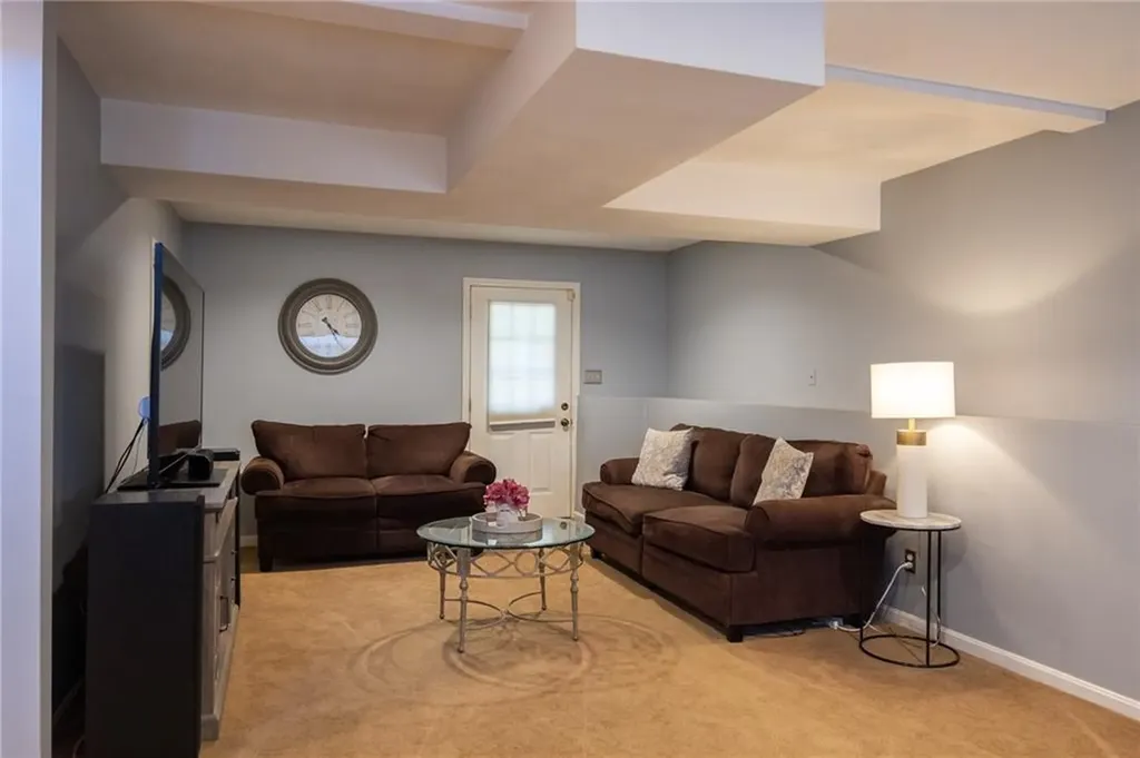 367 Commonwealth Avenue Warwick RI 02886