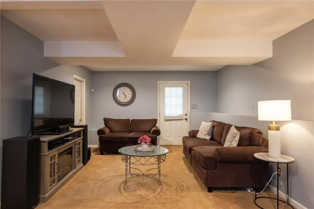 367 Commonwealth Avenue Warwick RI 02886