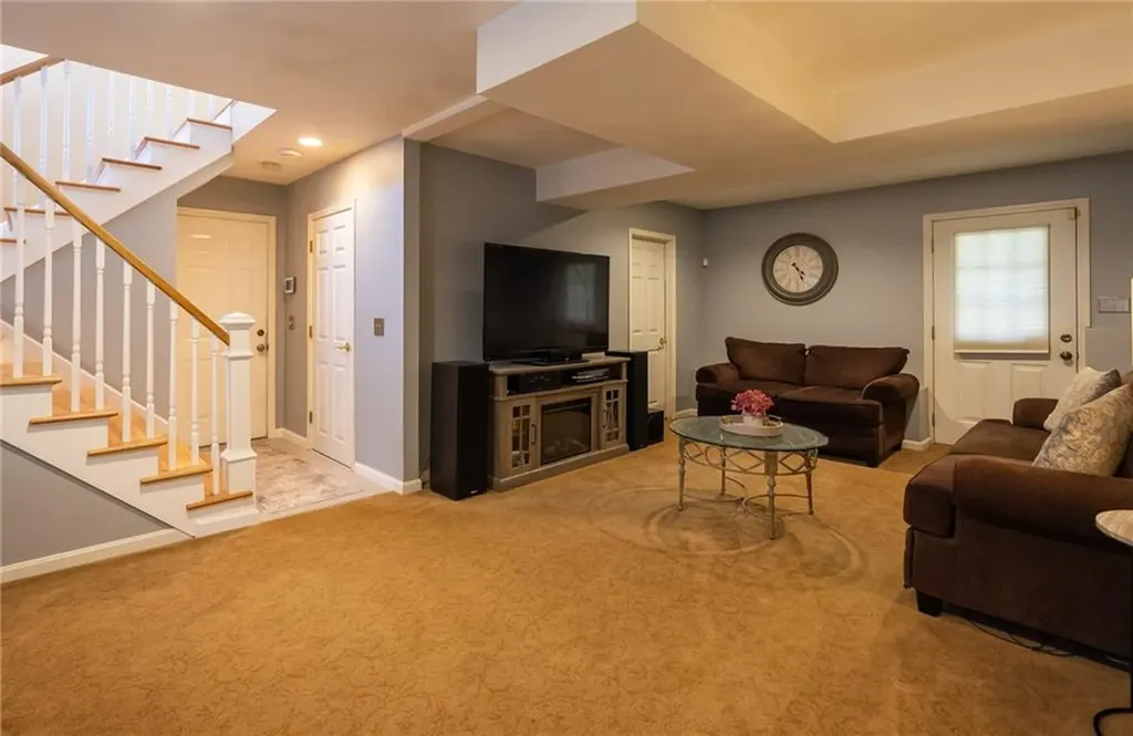 367 Commonwealth Avenue Warwick RI 02886