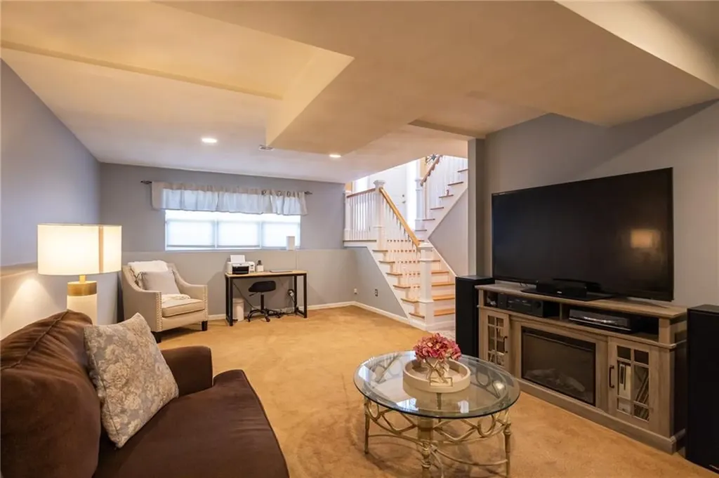 367 Commonwealth Avenue Warwick RI 02886