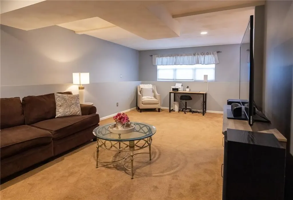 367 Commonwealth Avenue Warwick RI 02886