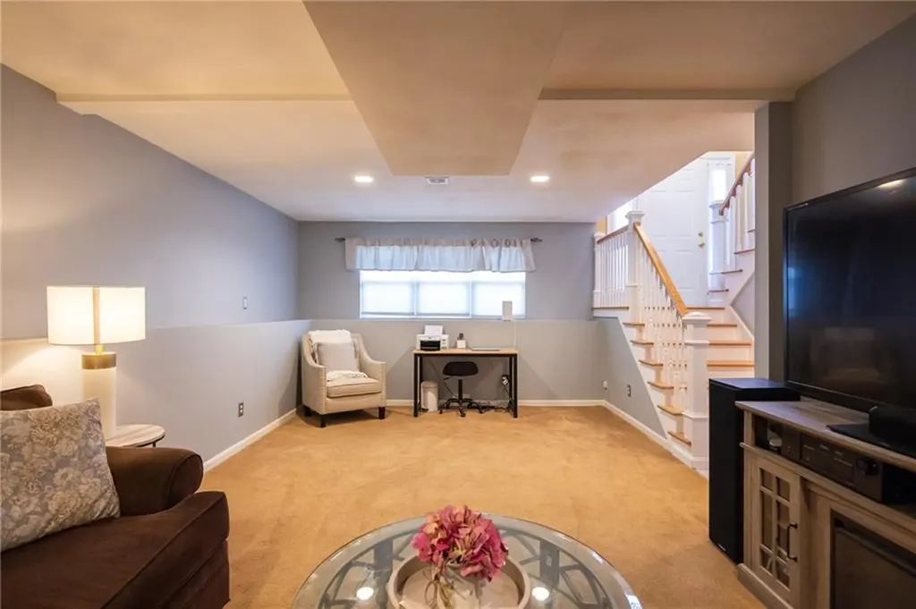 367 Commonwealth Avenue Warwick RI 02886