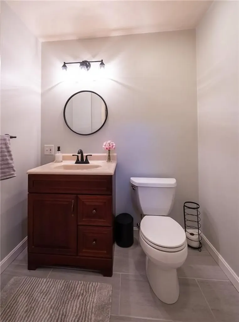 367 Commonwealth Avenue Warwick RI 02886