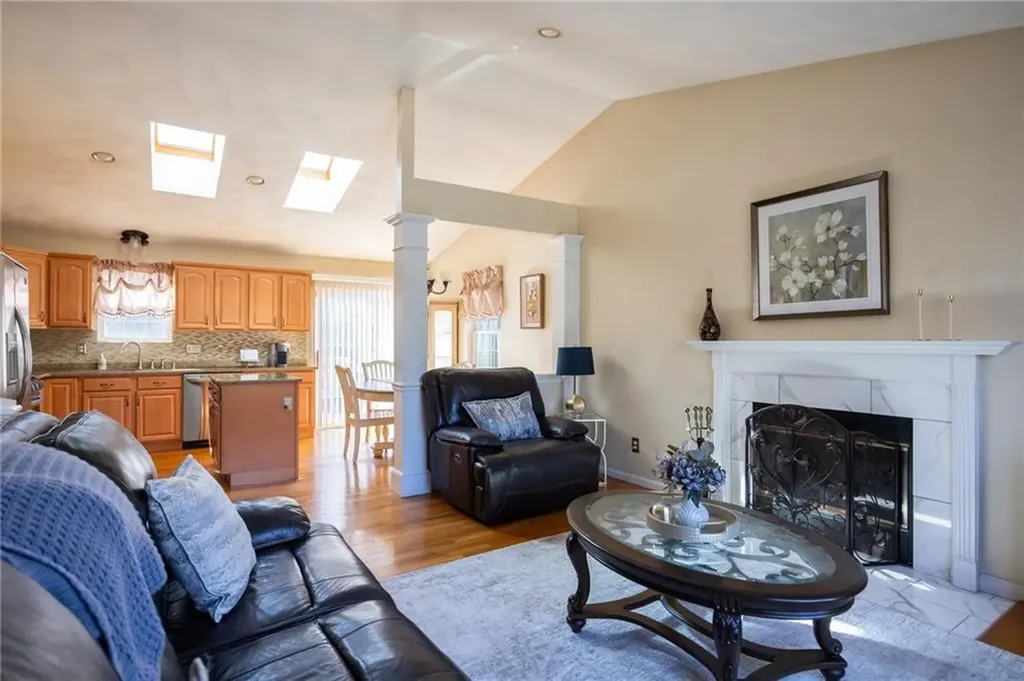 367 Commonwealth Avenue Warwick RI 02886
