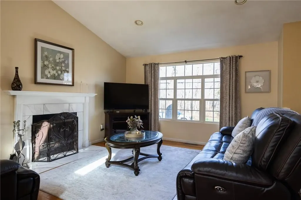 367 Commonwealth Avenue Warwick RI 02886