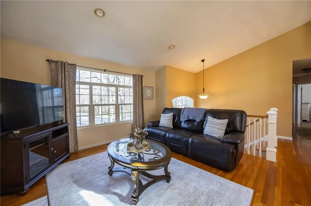 367 Commonwealth Avenue Warwick RI 02886