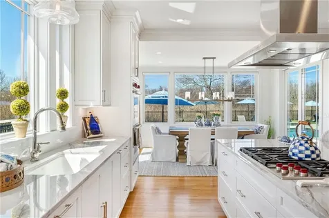 1048 Ocean Road Narragansett RI 02882
