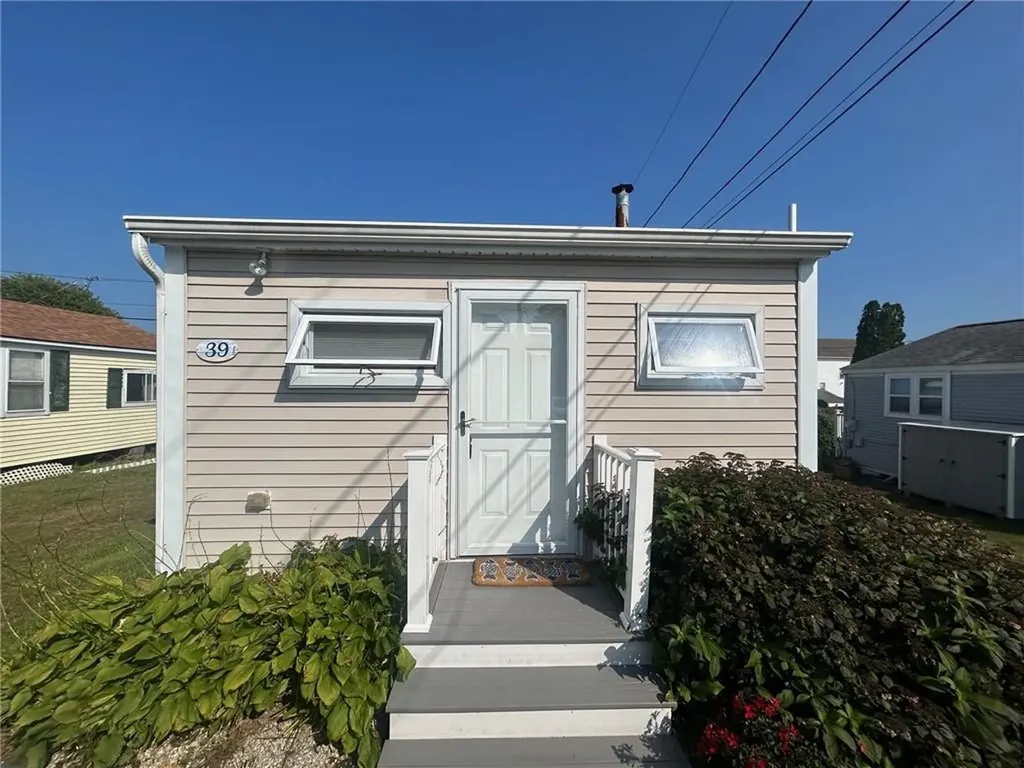 64 39 Burnside Avenue Narragansett RI 02882