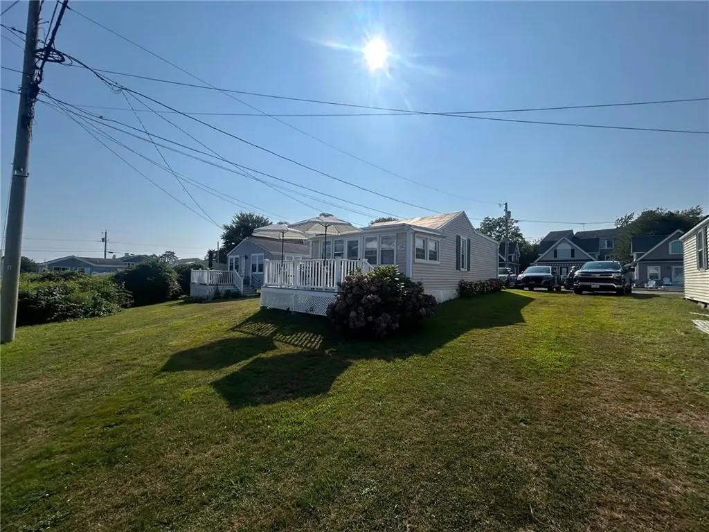 64 39 Burnside Avenue Narragansett RI 02882