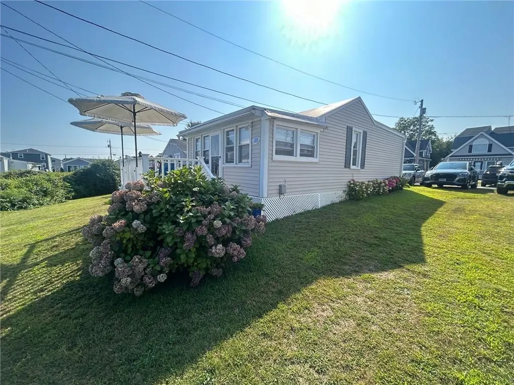 64 39 Burnside Avenue Narragansett RI 02882