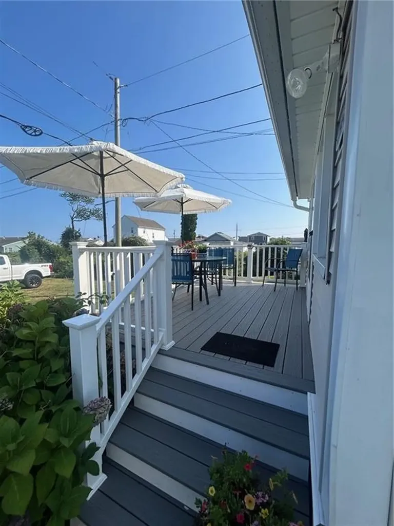 64 39 Burnside Avenue Narragansett RI 02882