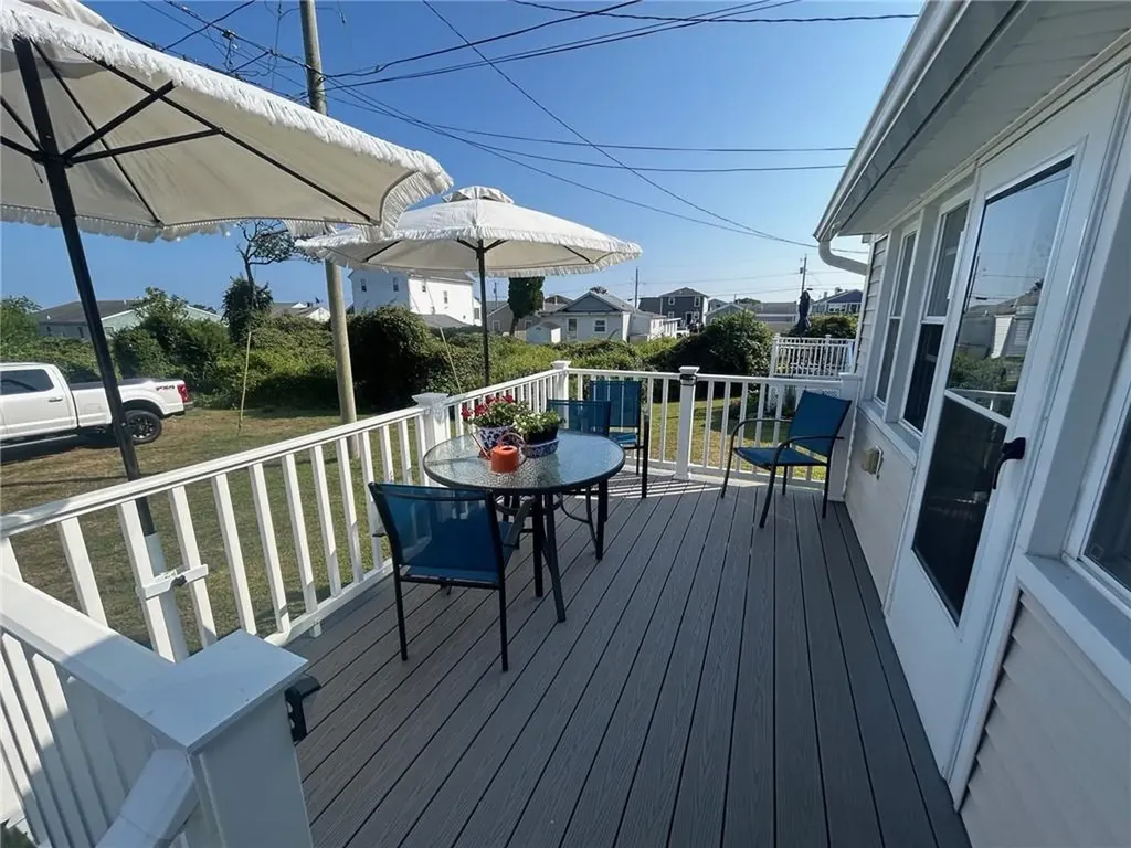 64 39 Burnside Avenue Narragansett RI 02882