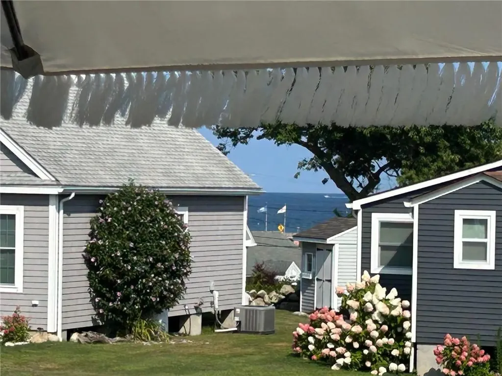 64 39 Burnside Avenue Narragansett RI 02882