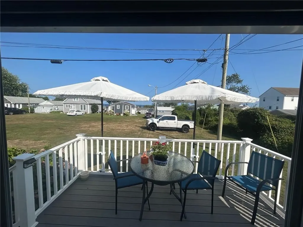 64 39 Burnside Avenue Narragansett RI 02882