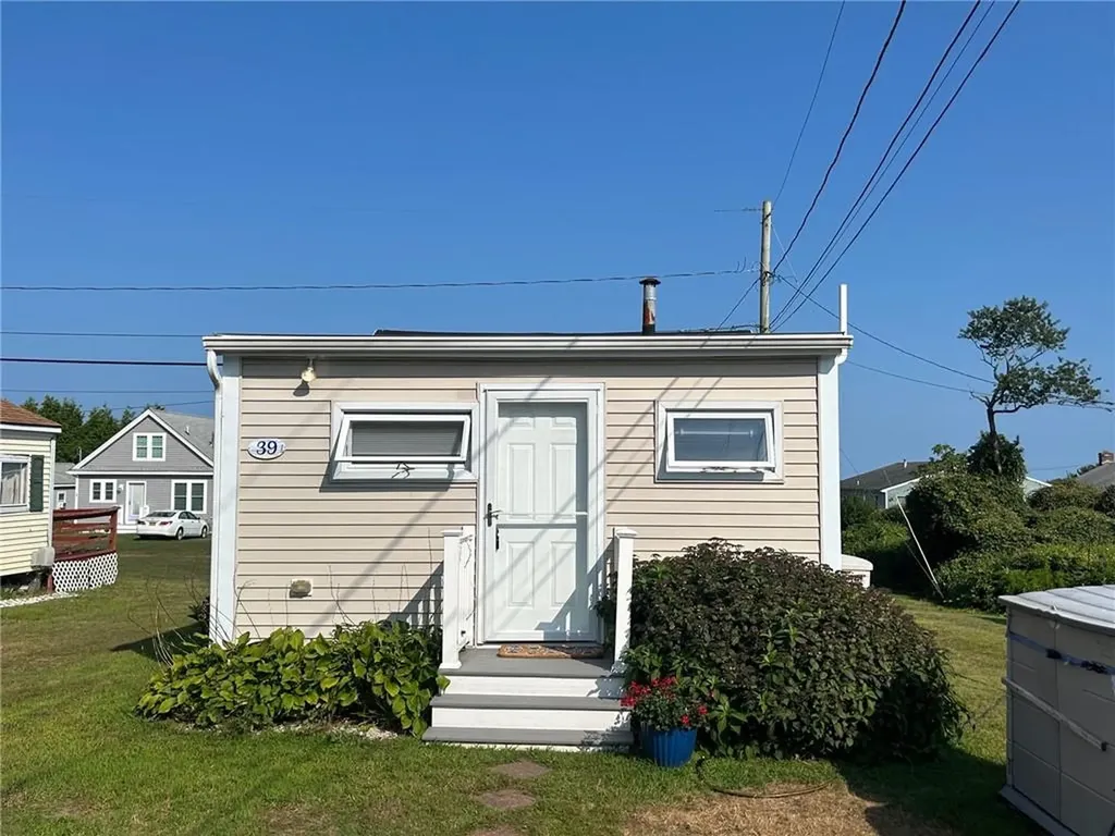 64 39 Burnside Avenue Narragansett RI 02882