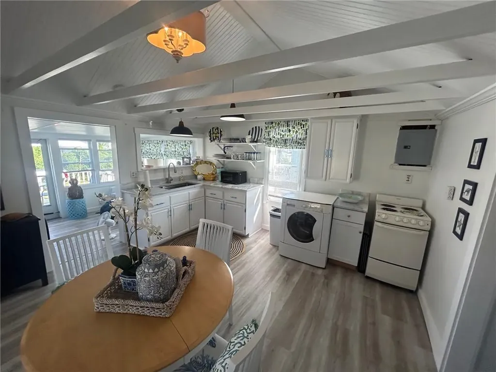 64 39 Burnside Avenue Narragansett RI 02882